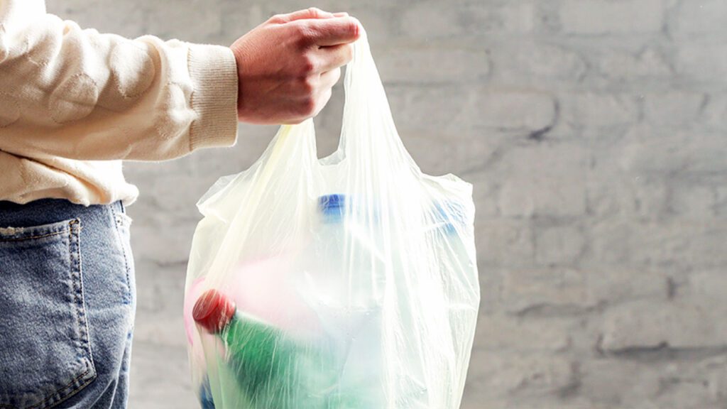 155 empresas en CDMX están autorizadas para vender plásticos compostables