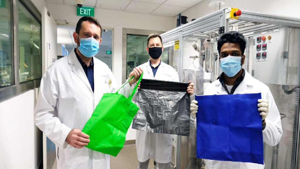 Bolsas de plástico son más sostenibles que las de papel y algodón: científicos