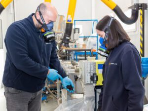 Defensa y seguridad: casos prácticos en plásticos y compuestos