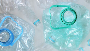 Aditivos enzimáticos que descomponen el plástico y mejoran el reciclaje