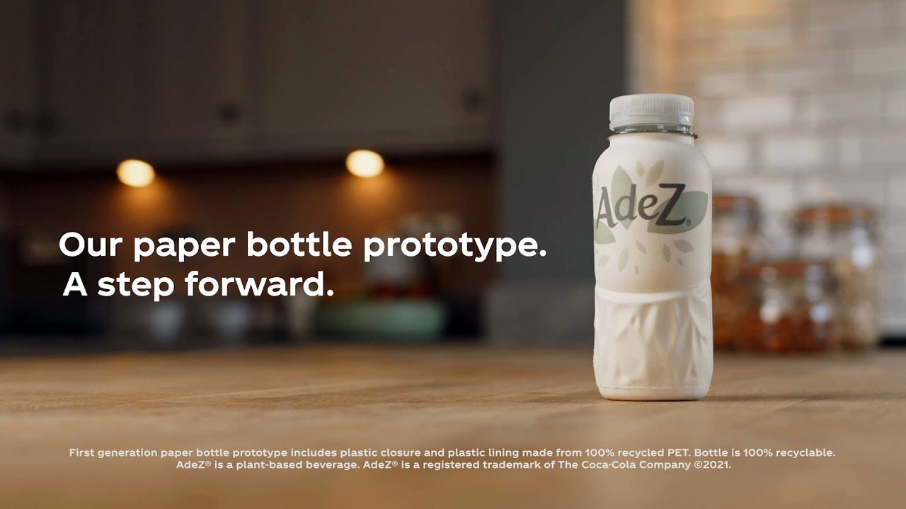 La nueva botella de Coca-Cola es de cartón y plástico reciclado