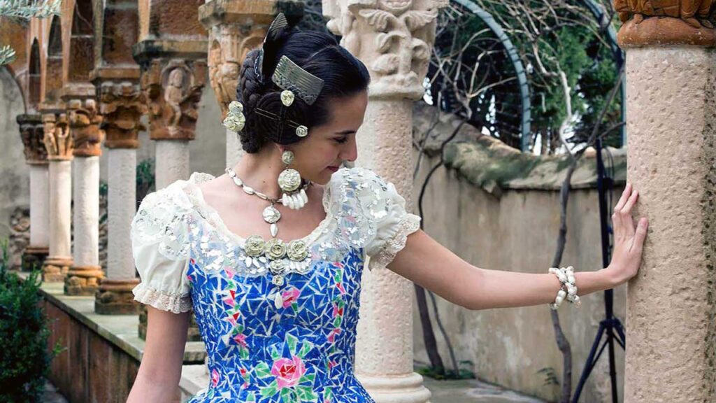 El vestido hecho con plástico reciclado que llegó a National Geographic