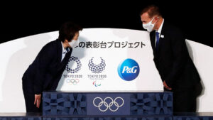 Presentan los podios de los Juegos Olímpicos de Tokio hechos con plásticos recuperados