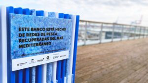 AIMPLAS convierte basuras marinas en mobiliario para la Marina de Valencia