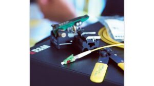 Así son los conectores de fibra óptica con terminales de campo para aplicaciones FITH