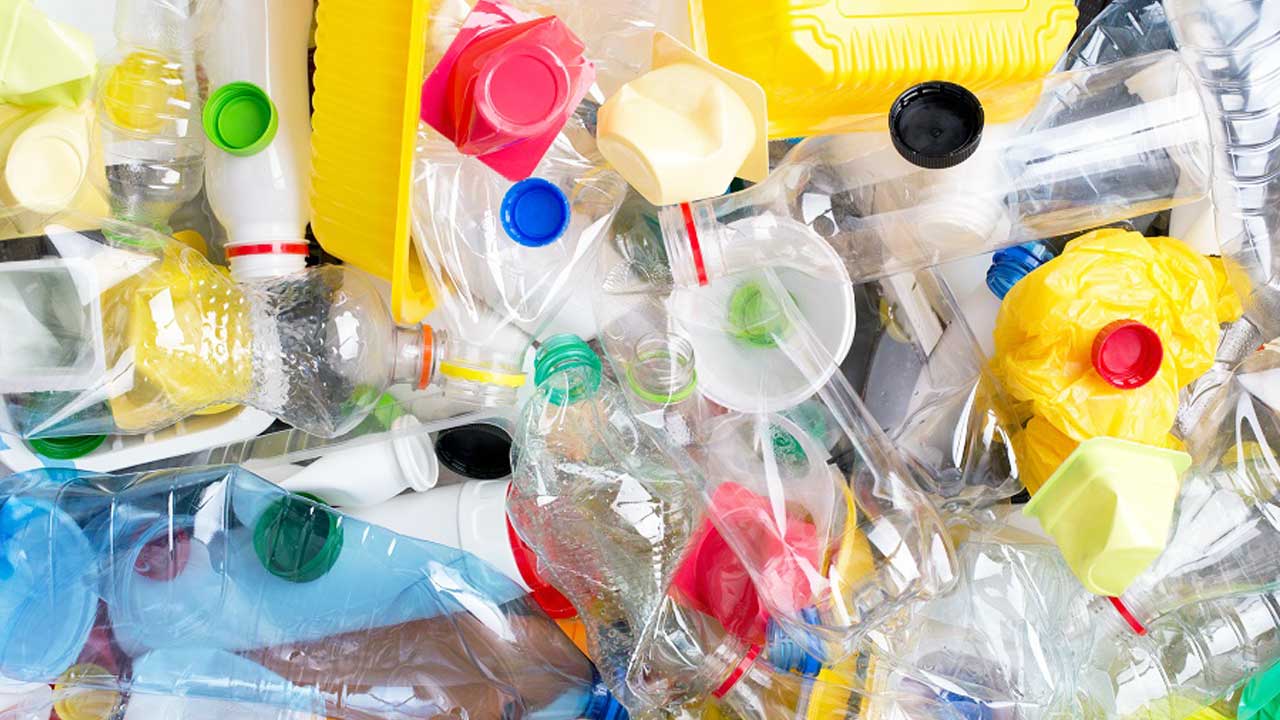 Calor y bacterias, claves para reciclar plásticos mixtos: estudio