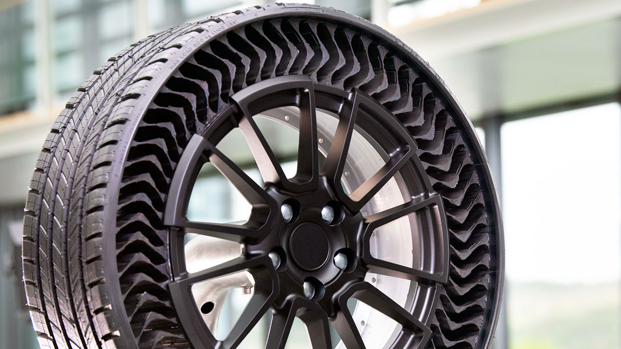 Michelin y DHL prueban neumáticos sin aire para última milla