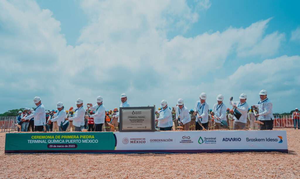 Colocan la primera piedra de la Terminal Química Puerto México, en Veracruz