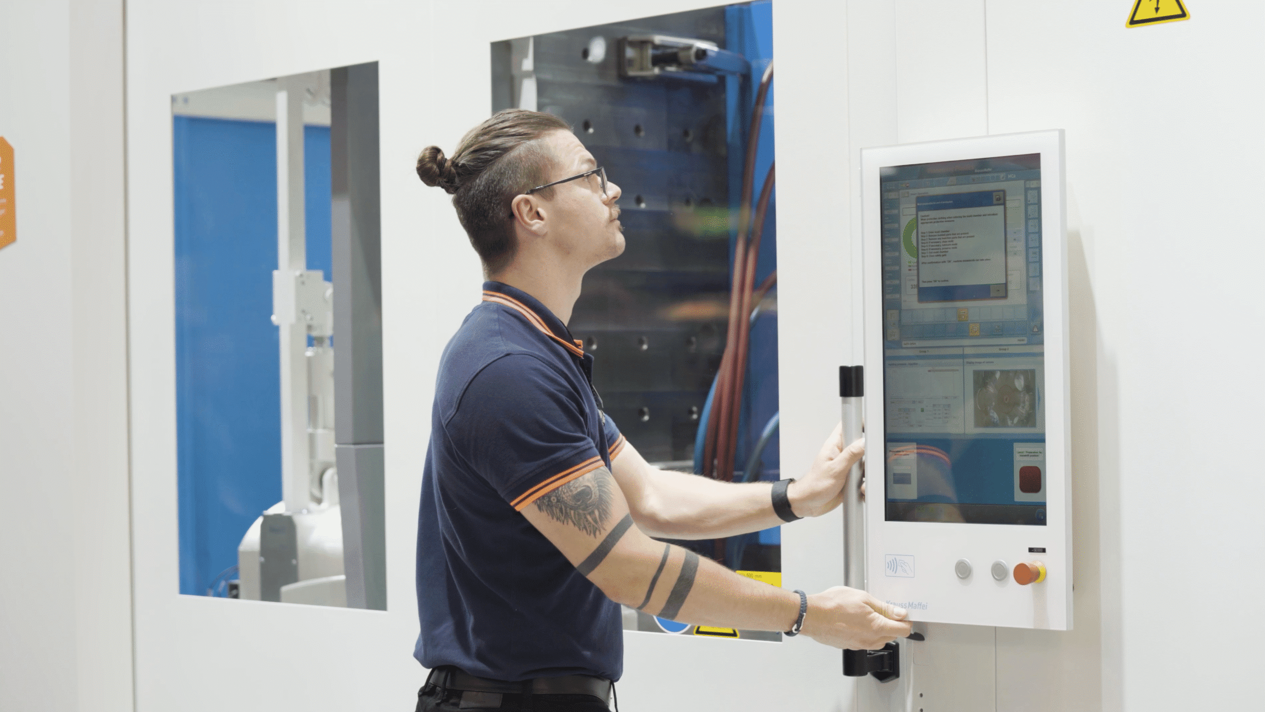 KraussMaffei lanza smartOperation para facilitar el manejo de maquinaria