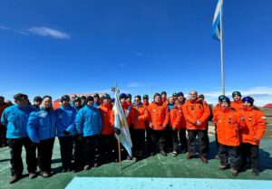 Argentina inaugura programa para control de plásticos con energía nuclear en la Antártica