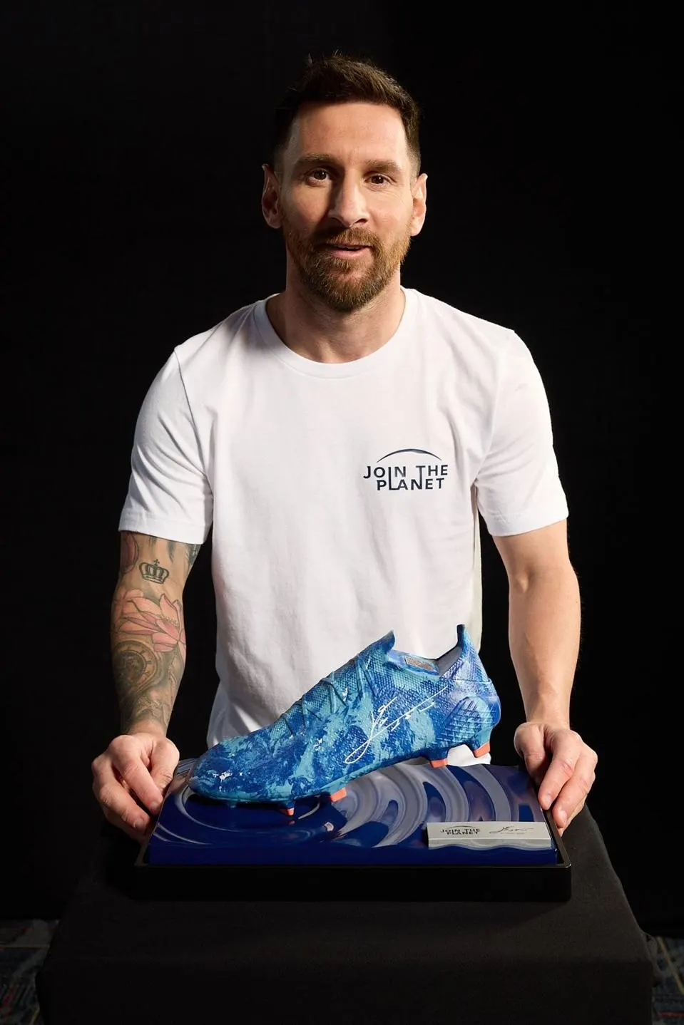 Lionel Messi se une a Joint the Planet con una escultura hecha de plástico reciclado 