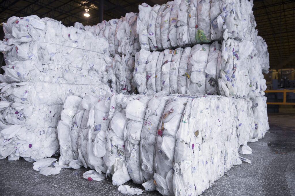 Los precios de los plásticos reciclados siguen al alza: ésta es la razón
