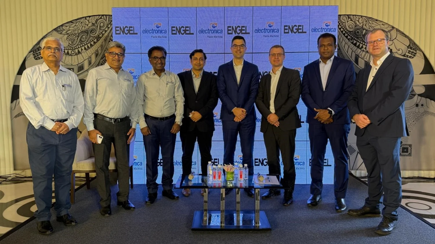 Engel adquiere una participación en la empresa india Electronica Plastic Machines