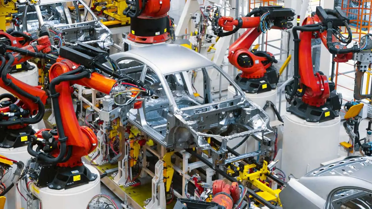 Industria del plástico en México crecerá en 2025 ante la demanda del sector automotriz