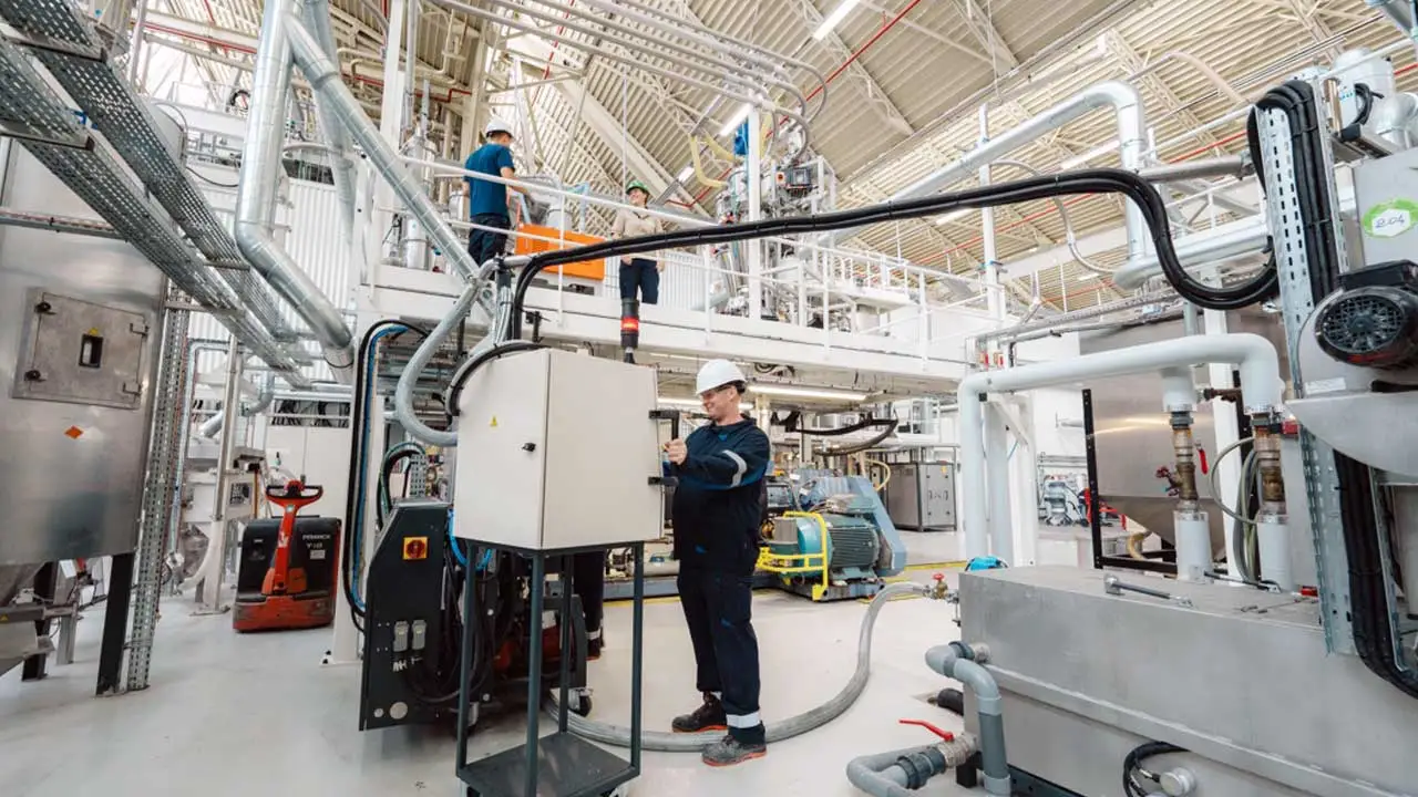 Carbios pospone la construcción de una planta de reciclaje químico de PET en Francia