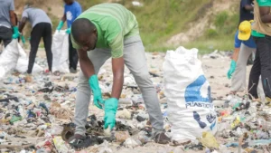 Nuevo método utiliza la humedad del aire para reciclar plásticos de forma sostenible