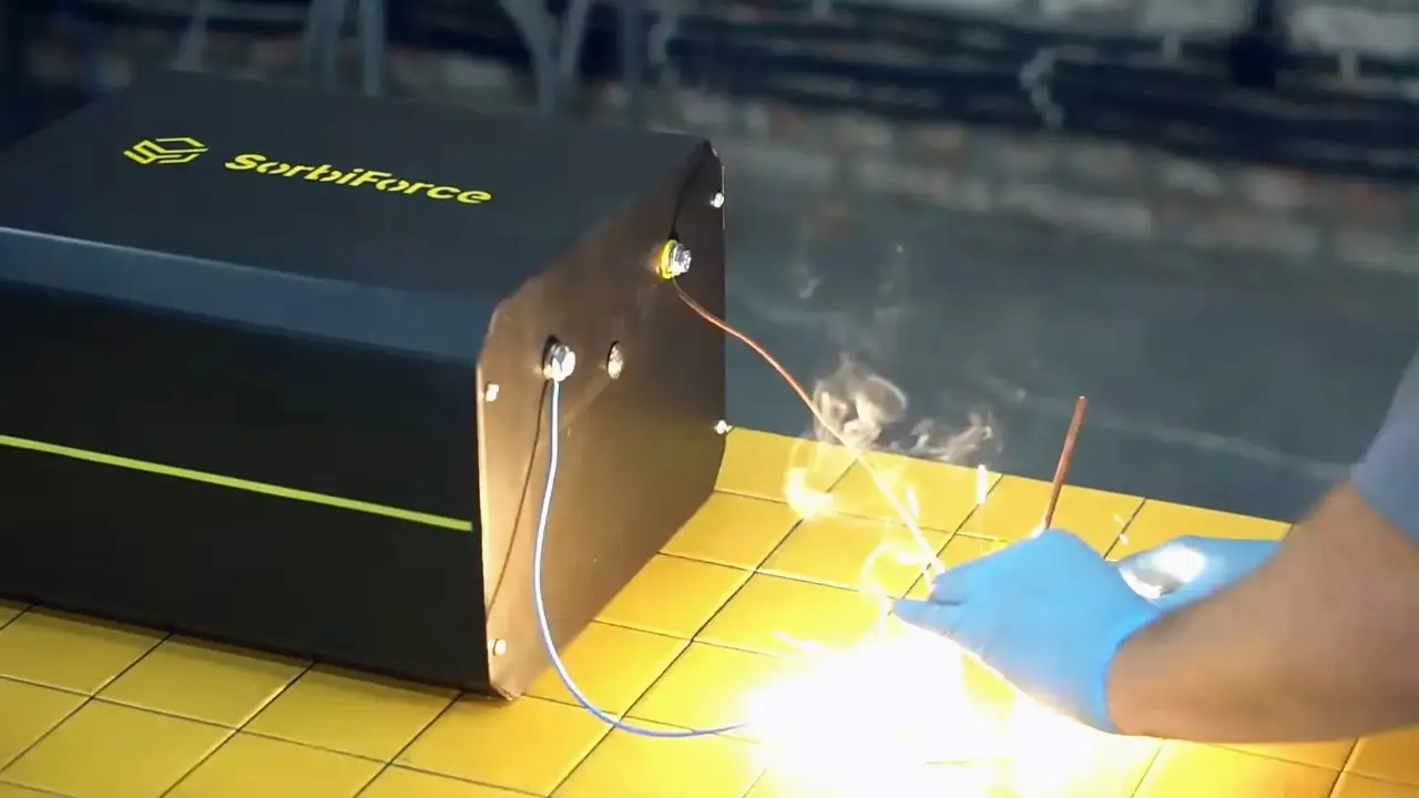 La primera batería de iones con 0% de metales dura 30 años y podría transformar el almacenamiento energético