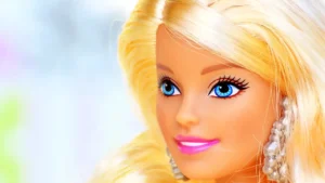 Barbie a través del tiempo: una historia ligada al plástico