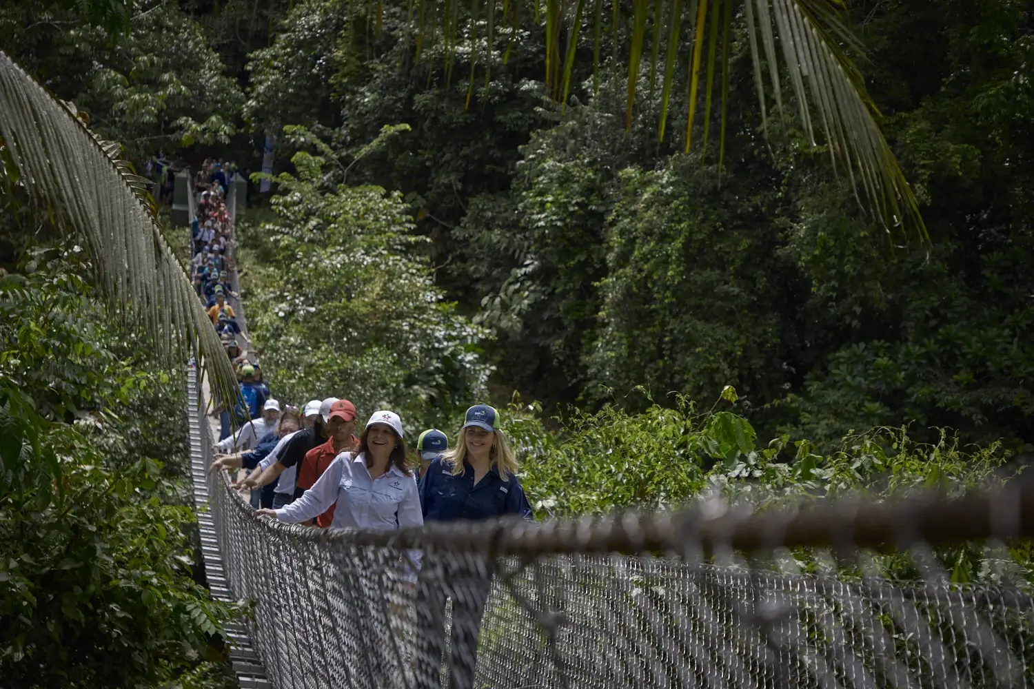 Un puente de plástico reciclado transforma comunidades en el Canal de Panamá