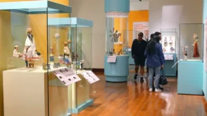 “La vuelta al mundo en 150 juguetes»: Muchos plásticos, muchas culturas