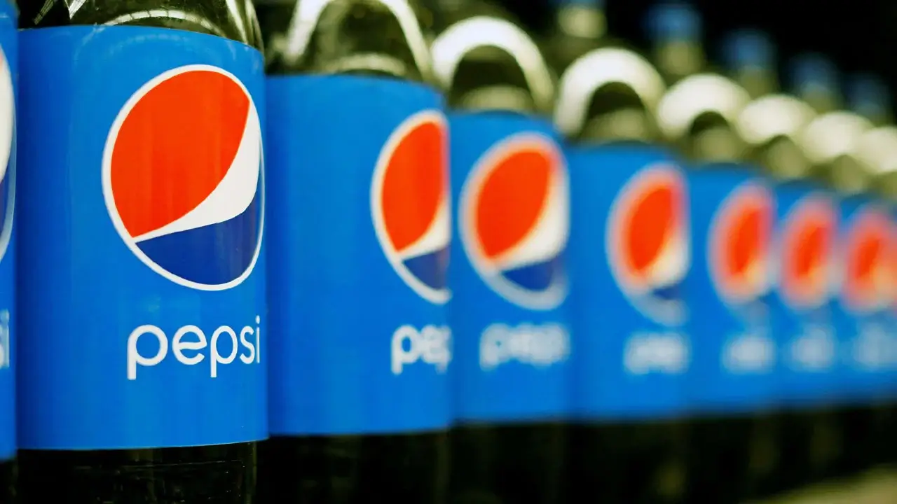 Inversores critican a PepsiCo por ajuste en su estrategia de envases plásticos