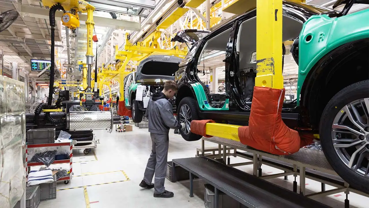 ¿Cómo afecta la incertidumbre arancelaria al plástico y al sector automotriz mexicano?