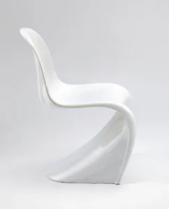 La silla de plástico