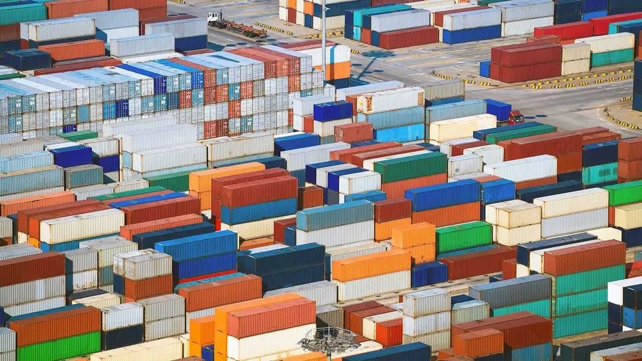 México evalúa aumentar aranceles a productos chinos: autos, textiles y plásticos en la mira