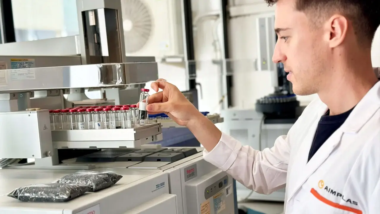 H₂ODOR: ¿Cómo eliminar el olor a coche nuevo y promover plásticos reciclados en la automoción?