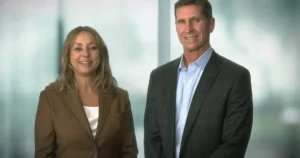 Syensqo anuncia transición de liderazgo: Mike Radossich reemplazará a Ilham Kadri como CEO en 2026