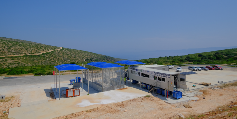 Reciclaje inteligente: la primera planta portátil del mundo con IA opera en una isla griega
