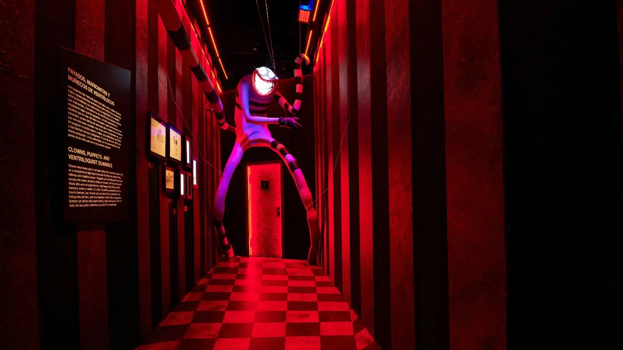 Tim Burton: El Laberinto llega a CDMX — Una buena dosis de plástico gótico que no te puedes perder