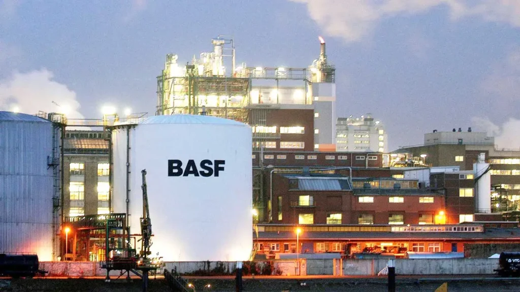 BASF evalúa la venta de su negocio de recubrimientos a Carlyle por 7,000 millones de euros