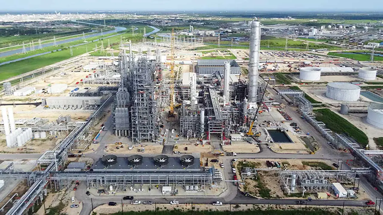 Dow reanuda parcialmente la producción de Polietileno en su planta de Freeport, Texas, tras el incendio del 6 de octubre