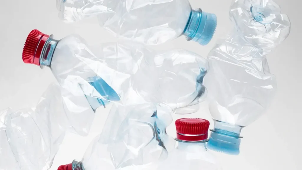 Reciclaje mecanoquímico: cómo la energía del impacto podría transformar el reciclaje del PET