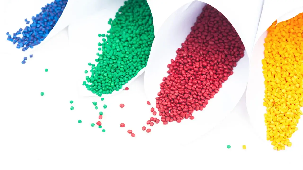 Ambiente Plástico Formación y Sinaptika: dos plataformas que revolucionan la capacitación técnica en la Industria del Plástico