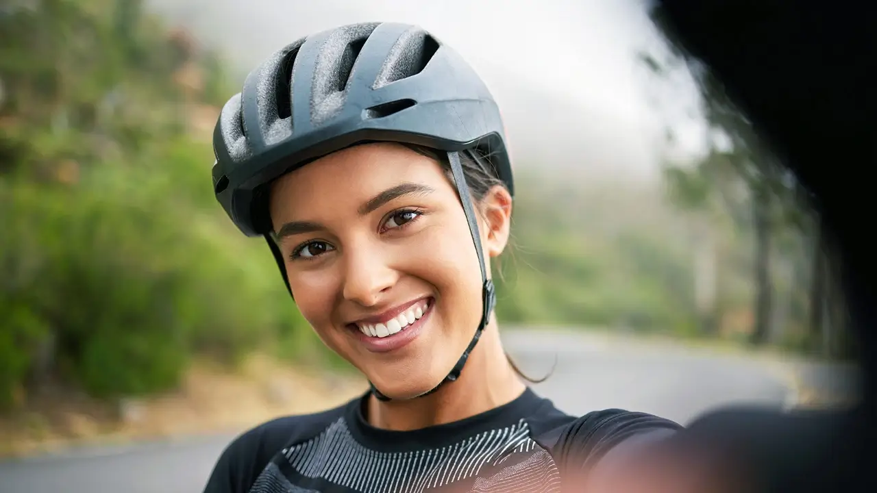 Cómo los plásticos revolucionaron el ciclismo: innovación, ligereza y sostenibilidad sobre dos ruedas 🚴‍♂️