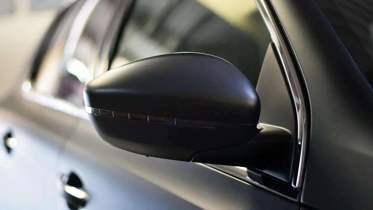 Historia y aplicaciones del Policarbonato: transparencia, resistencia y revolución en los materiales modernos