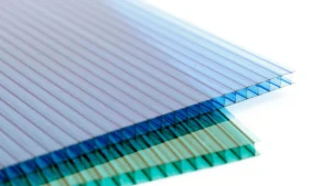 Historia y aplicaciones del Policarbonato: transparencia, resistencia y revolución en los materiales modernos