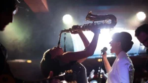 Instrumentos musicales de plástico: historia, evolución y futuro del sonido