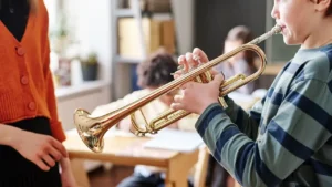 Instrumentos musicales de plástico: historia, evolución y futuro del sonido