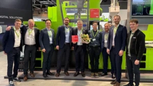 Engel gana el Premio Swiss Plastics Expo por la primera célula de moldeo por inyección autónoma