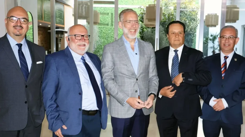 El Clúster de Plásticos de Querétaro cumple 10 años y nombra a François Ouellet como presidente