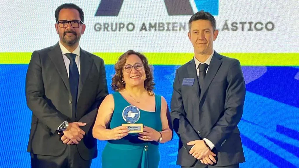 Expo Plásticos 2026 reconoce a la industria y distingue a Ambiente Plástico por su impulso al sector