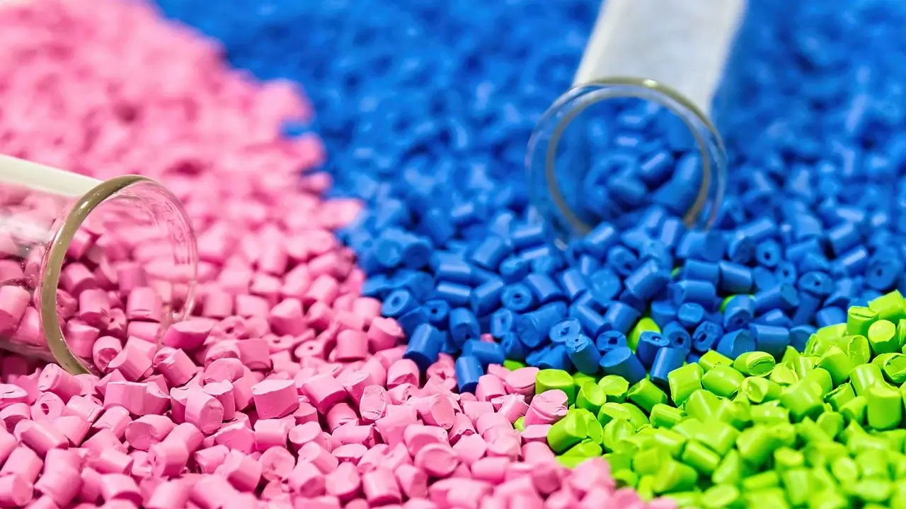 La guerra en Irán dispara los precios de resinas plásticas en el mercado norteamericano