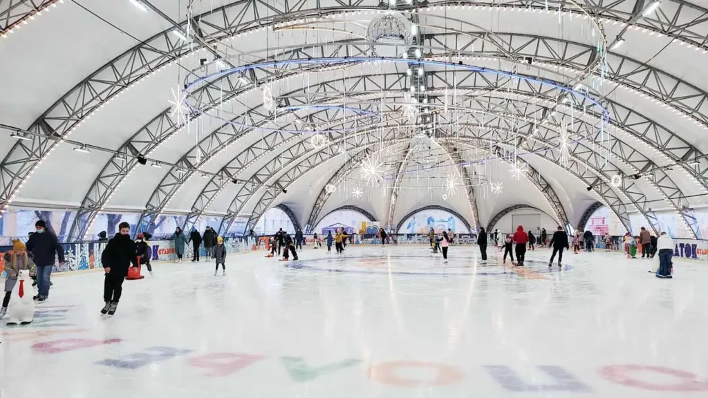 ¿Qué es el hielo sintético de polietileno? La tecnología que permite patinar sin congelar agua