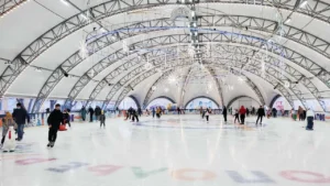 ¿Qué es el hielo sintético de polietileno? La tecnología que permite patinar sin congelar agua