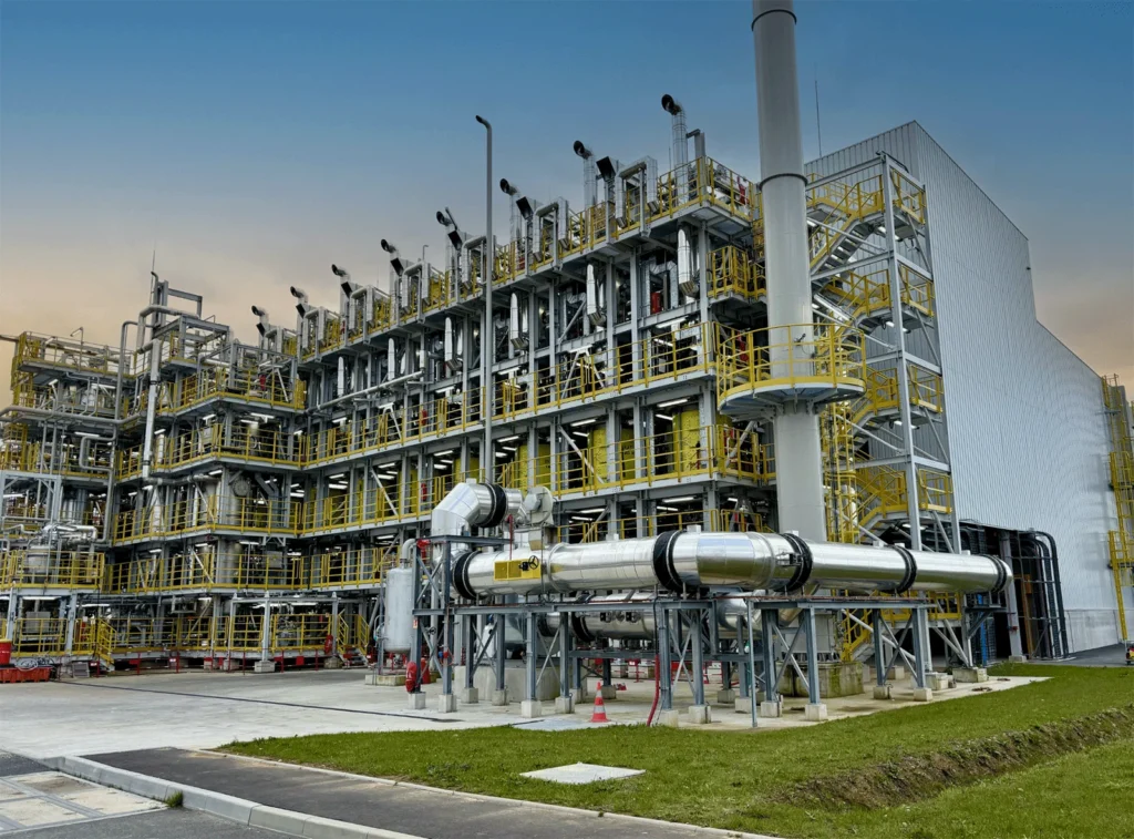 TotalEnergies pone en marcha su primera planta de reciclaje avanzado de plásticos en Francia