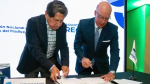 APR y ANIPAC firman alianza para fortalecer el reciclaje de plásticos en México