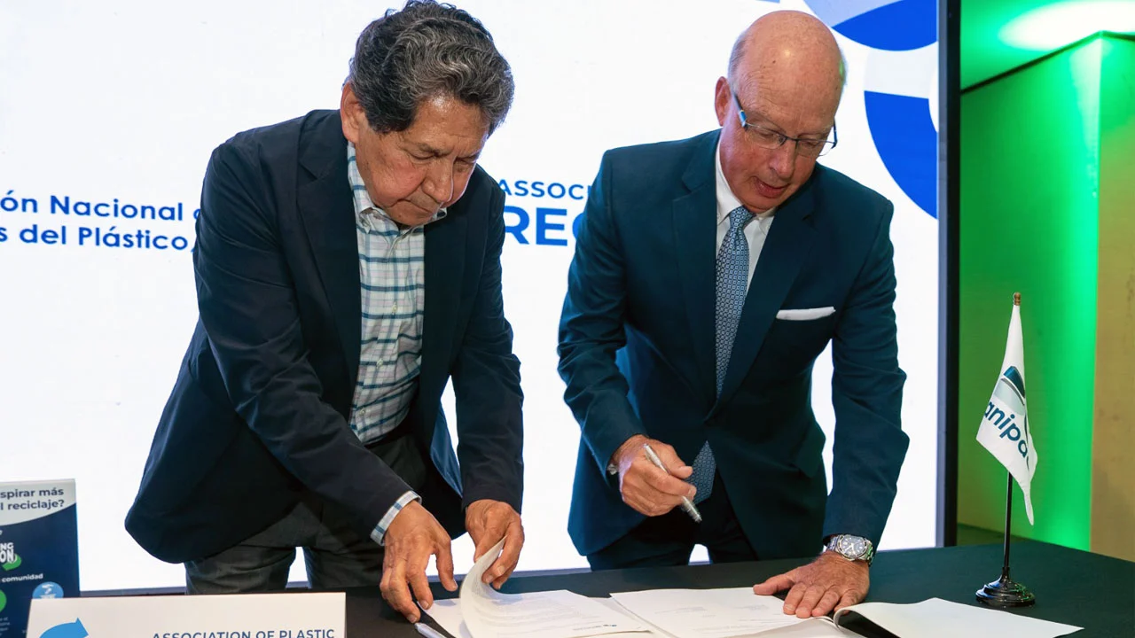 APR y ANIPAC firman alianza para fortalecer el reciclaje de plásticos en México
